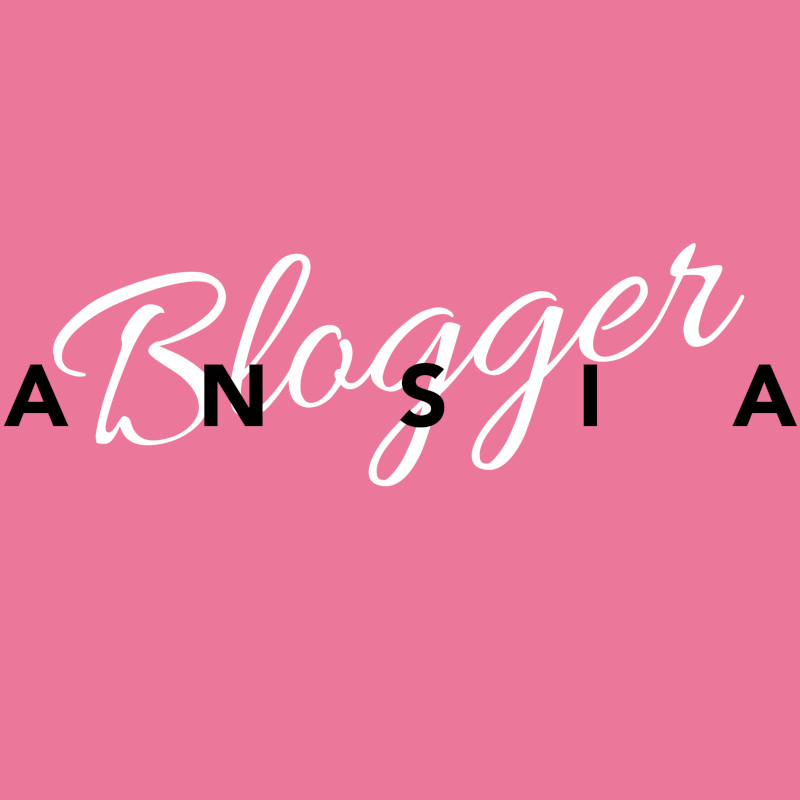 felpa-con-cappuccio-ansia-blogger-felpa-rosa-collezione-influencer-donna-instagram-moda-shop-online